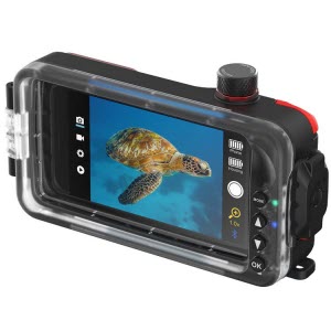 SL400_Sealife_SportDiver_Underwater_Housing_for_iPhone_back_view_MAX_model_left_Angle_LOW_RES_JPG